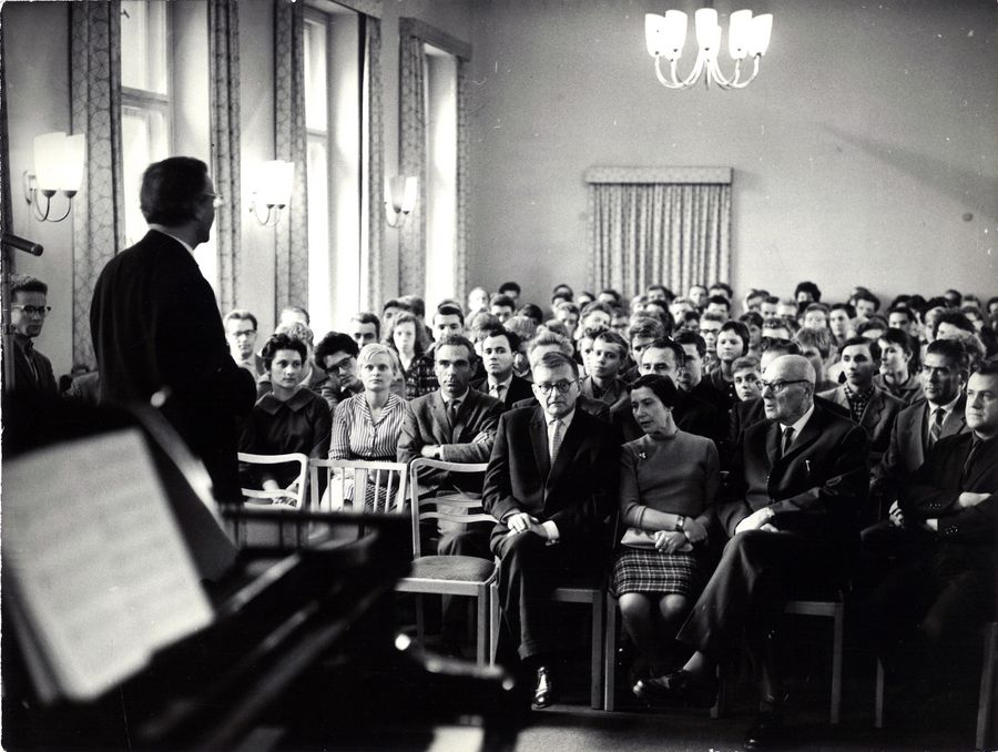 Die Komponisten Dmitri Schostakowitsch und Juri Schaporin an der Musikhochschule, 1961