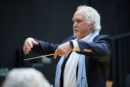 Sir Donald Runnicles im Profil während seines Meisterkurses an der Hochschule für Musik Hanns Eisler Berlin