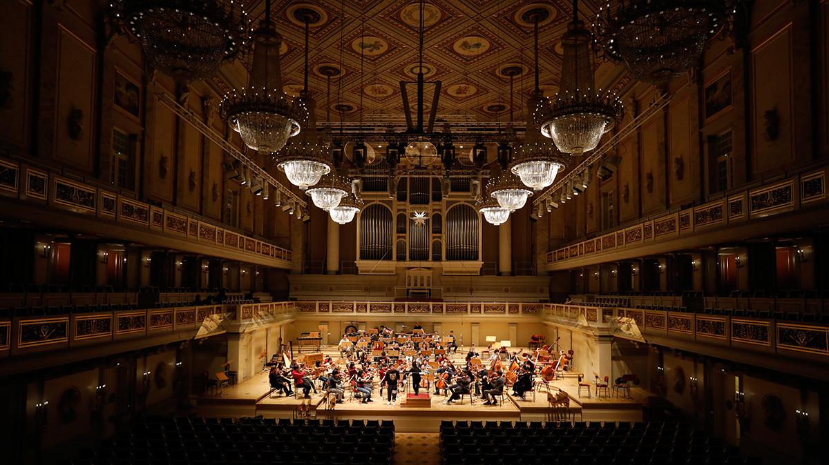 Sinfonieorchester auf der Bühne des Berliner Konzerthauses
