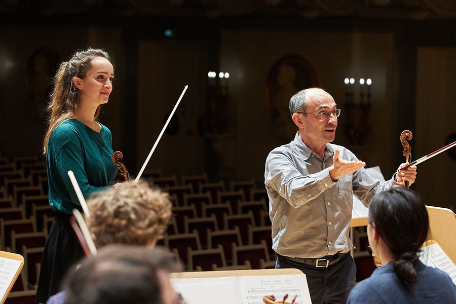 Prof. Picard und Geigensolistin auf der Bühne des Berliner Konzerthauses