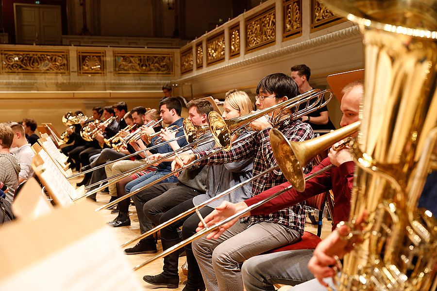 Blechsektion des Orchesters während der Generalprobe