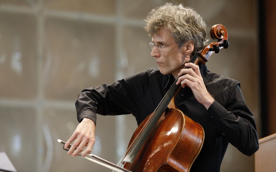 Professor Stephan Forck mit Cello