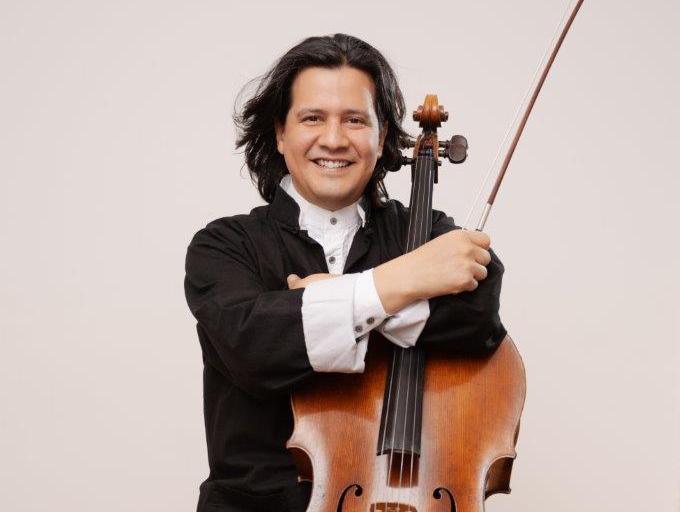 Professor Claudio Bohórquez mit Cello
