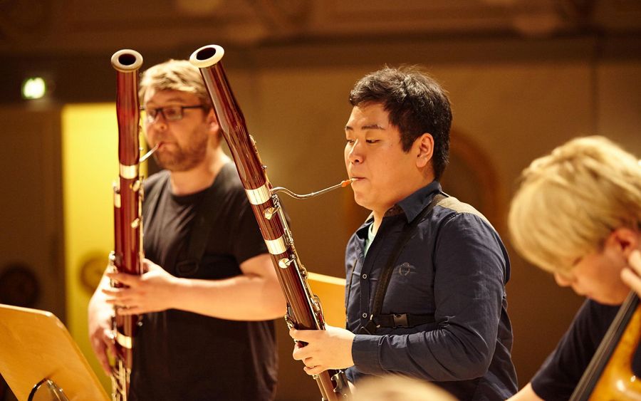 Zwei Fagottisten während einer Probe im Konzertsaal des Berliner Konzerthauses