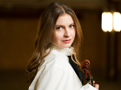 Julia Smirnova mit Geige