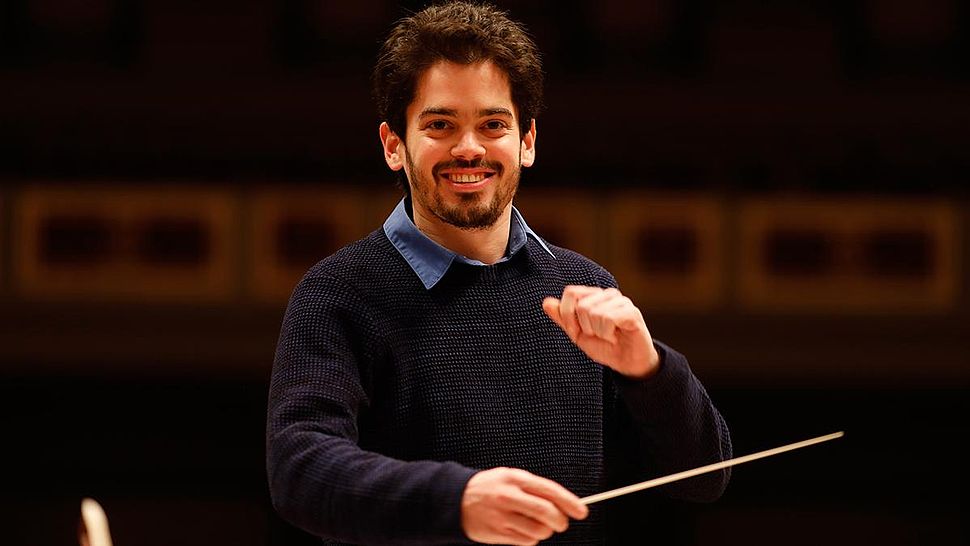 Lahav Shani leitet das Hochschulsinfonieorchester im Dezember 2017
